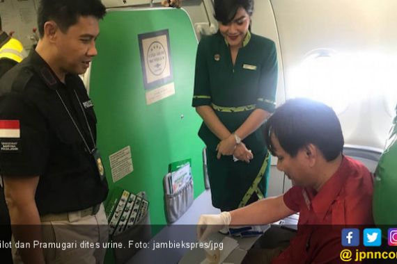 Pilot dan Pramugari Dites Urine di Jambi, Hasilnya Negatif - JPNN.COM