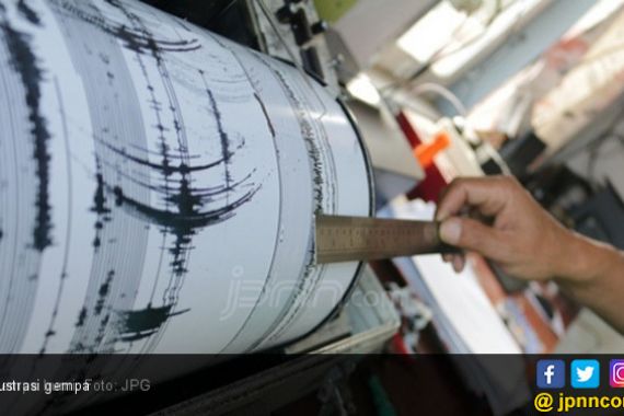 Gempa 4,0 SR Guncang Padang, Warga Panik Keluar Rumah - JPNN.COM