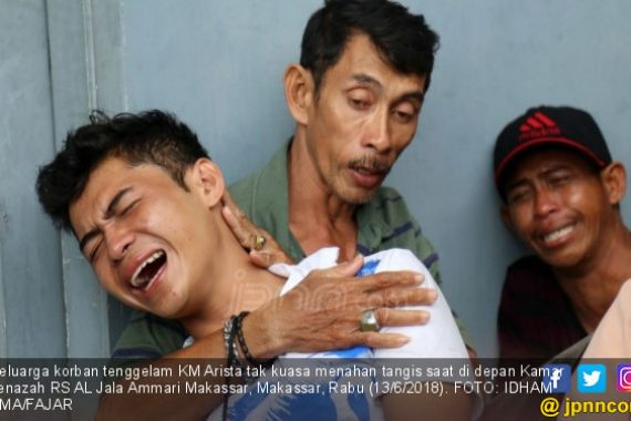 Saat KM Arista Dihantam Ombak, Arini Menyusui Bayinya - JPNN.COM