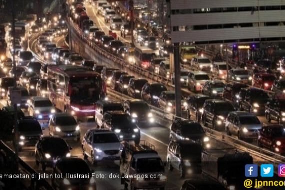 H-2, 646 Ribu Kendaraan Keluar Jakarta via Cikarang Utama - JPNN.COM