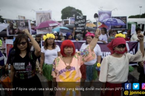 Perempuan Filipina Muak dengan Kelakuan Cabul Duterte - JPNN.COM