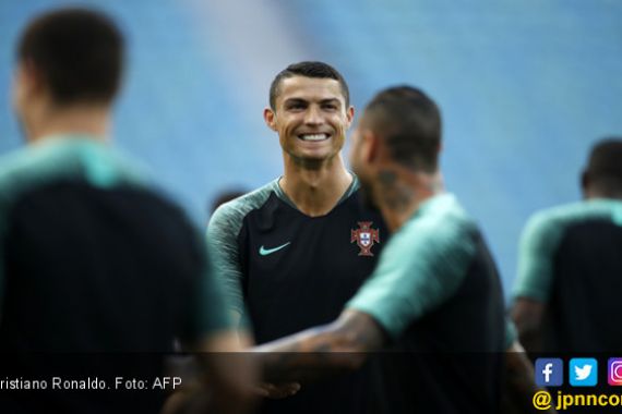 Senyum, Lalu Kedipkan Mata, Ronaldo: Kami akan Pukul Spanyol - JPNN.COM