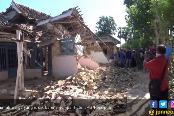 Lebaran, Warga Kehilangan Rumah karena Gempa - JPNN.COM