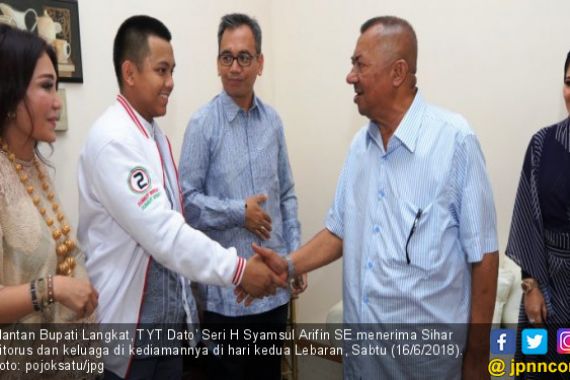 Lebaran, Syamsul Arifin Terharu Dikunjungi Sihar Sitorus - JPNN.COM