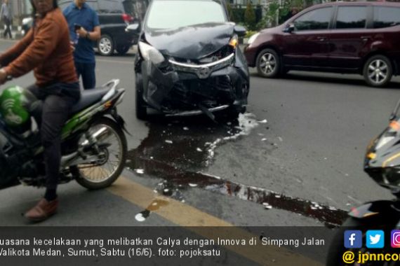 Lihat, Calya dan Innova Tabrakan di Medan, 5 Orang Terluka - JPNN.COM