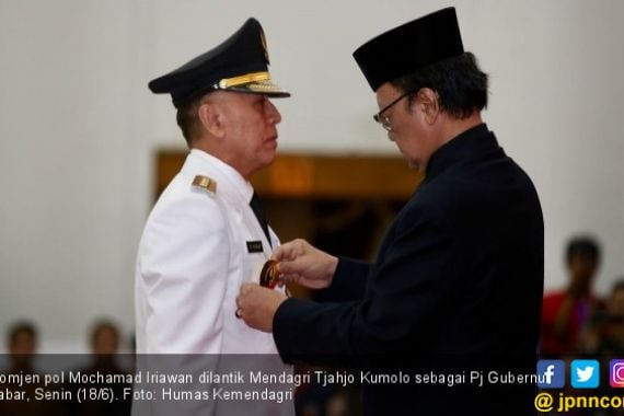 Tanda Jokowi Takut Jagonya Kalah di Pilgub Jabar - JPNN.COM