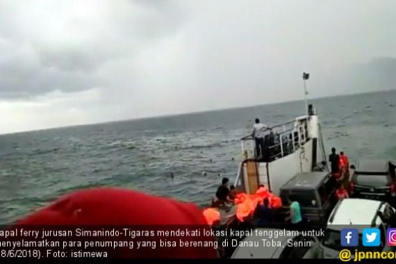 Korban Selamat: KM Sinar Bangun Tenggelam Dihantam Ombak - JPNN.COM