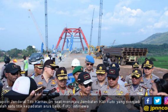 Kapolri Pantau Kepadatan Arus Balik di Jembatan Kali Kuto - JPNN.COM