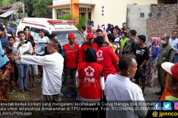 Andini Berswafoto, Jatuh di Curug Nangga, Ya Ampun - JPNN.COM