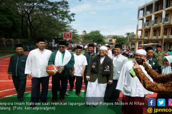 Menpora Bakar Semangat Santri Majukan Olahraga Indonesia - JPNN.COM