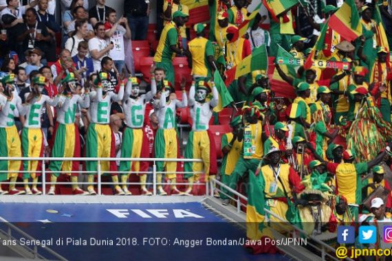 Piala Dunia 2018: Aksi Fan Jepang & Senegal Bersihkan Sampah - JPNN.COM