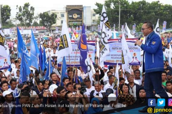 Zulkifli dan Amien Rais Buat Lautan Biru di Pekanbaru - JPNN.COM