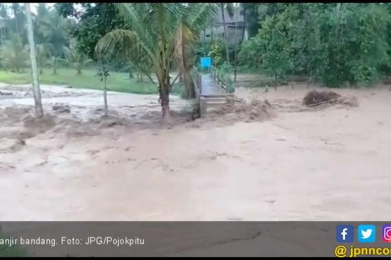 Lahan Pertanian Warga Rusak karena Banjir Bandang - JPNN.COM