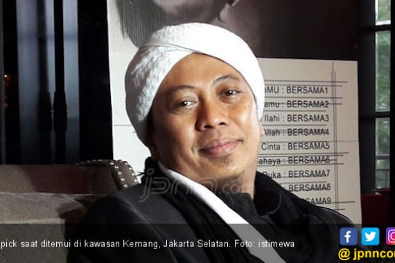 Opick Tepergok Bersama Wanita Bercadar, Istri Keempat? - JPNN.COM