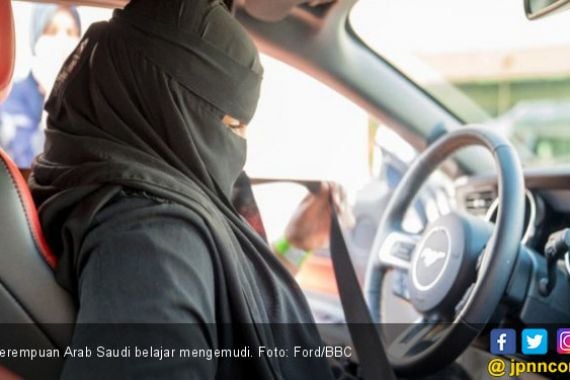 Banyak Hidung Belang, Perempuan Saudi Takut Menyetir Sendiri - JPNN.COM