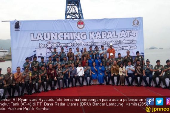 Menhan Meluncurkan Kapal Angkut Tank Kebanggaan TNI AL - JPNN.COM