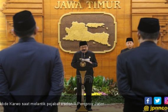 Melantik 10 Pejabat, ini Pesan Khusus Pakde Karwo - JPNN.COM