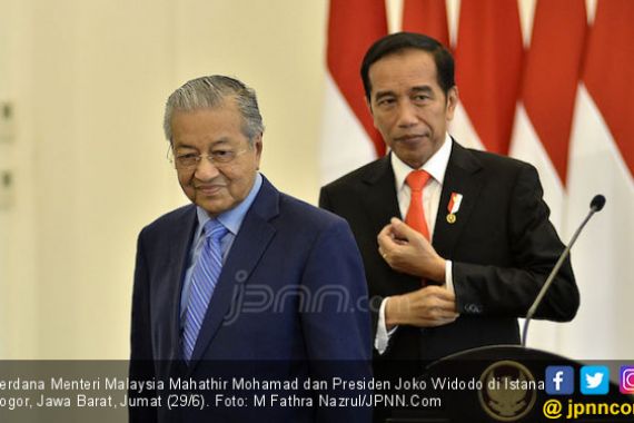 Berbelasungkawa untuk Lombok Utara, Mahathir Hubungi Jokowi - JPNN.COM
