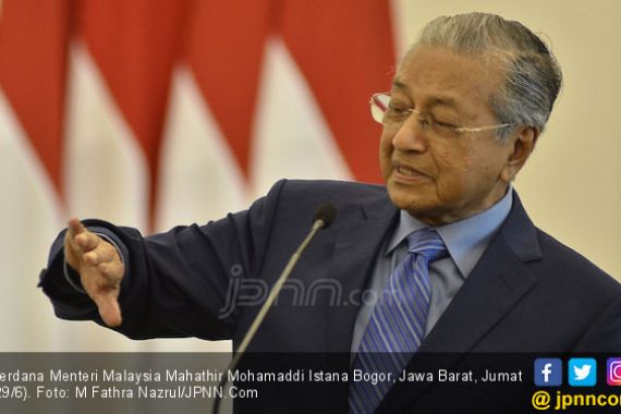 Mahathir Tuding Tiongkok Lindungi Buronan Korupsi - JPNN.COM
