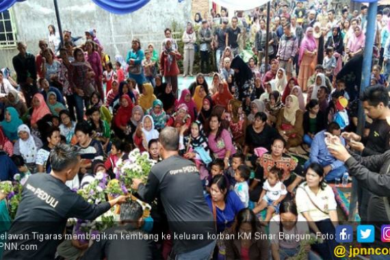 Tigaras Bagi 164 Kembang ke Keluarga Korban KM Sinar Bangun - JPNN.COM