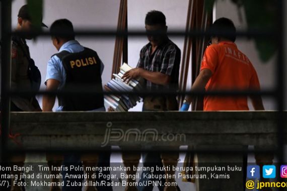 Otak Bom Pasuruan Ternyata Teman Perampok Bank CIMB Medan - JPNN.COM