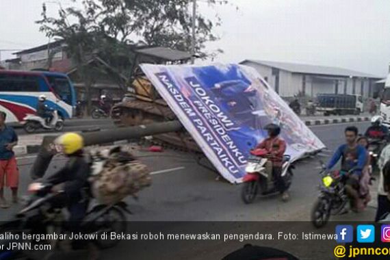 Baliho Bergambar Jokowi Roboh Tewaskan Pengendara - JPNN.COM