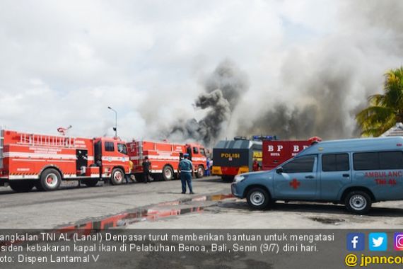 Saksi: Kebakaran 39 Kapal Ikan Bermula dari KM Cahaya Jaya - JPNN.COM