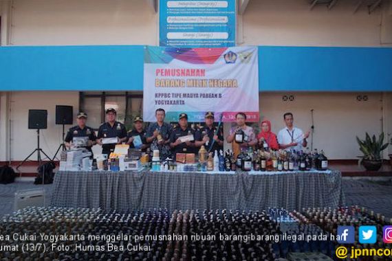 Bea Cukai Yogyakarta Musnahkan Ribuan Barang Ilegal - JPNN.COM