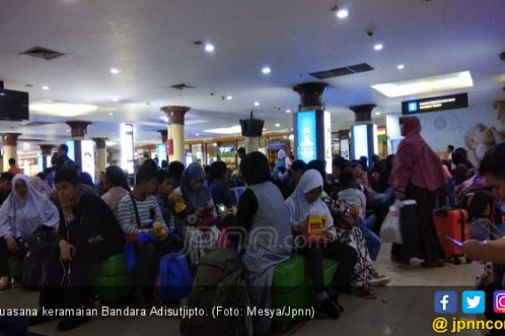 Senin Sekolah, Bandara Adisutjipto Padat - JPNN.COM