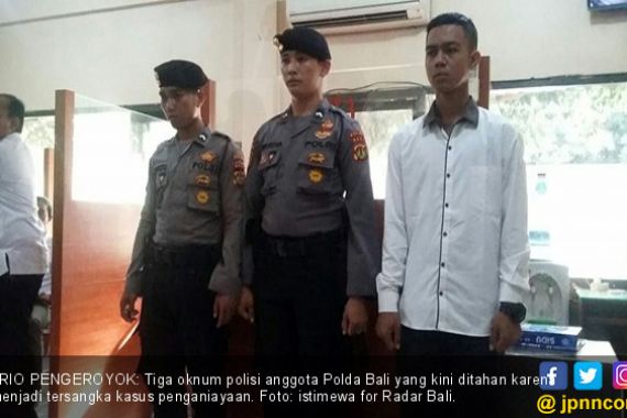 Keroyok Mahasiswa di Indekos, Trio Polisi Kini Dikerangkeng - JPNN.COM