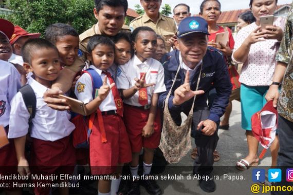Hari Pertama Sekolah, Mendikbud Pilih Kunjungi Papua - JPNN.COM