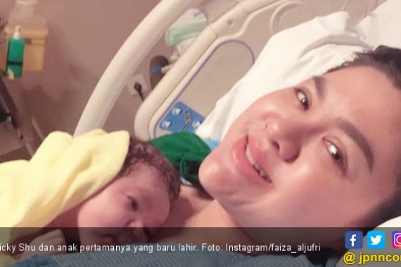 Tak Pakai Pengasuh Bayi, Vicky Shu: Penasaran jadi Orang Tua - JPNN.COM