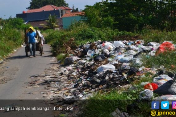 Berani Buang Sampah Sembarangan? Siap e-KTP Disita - JPNN.COM