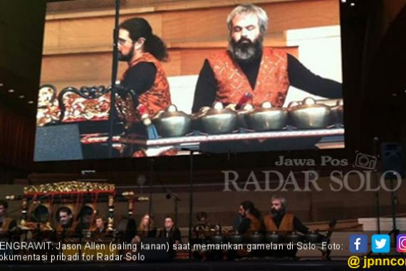 Kesengsem Gamelan, Bule AS Hijrah dari Chicago ke Solo - JPNN.COM