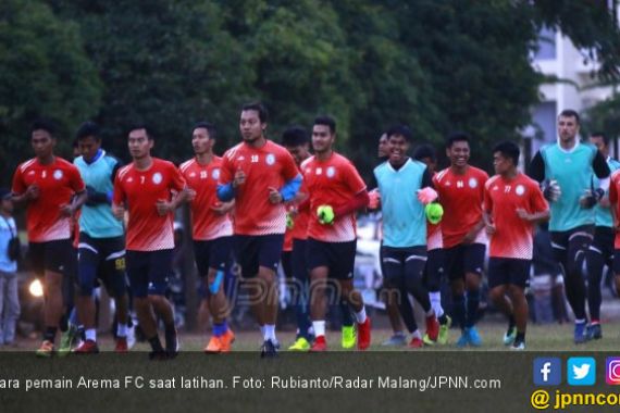 Arema FC Pulang Naik Bus Seusai Kalah dari PSIS Semarang - JPNN.COM