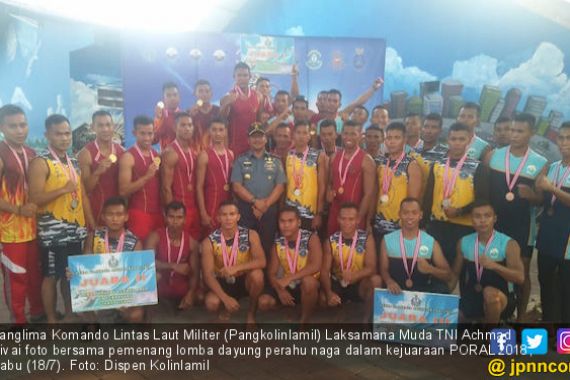 PORAL 2018: Korps Marinir Juara I Lomba Dayung Perahu Naga - JPNN.COM