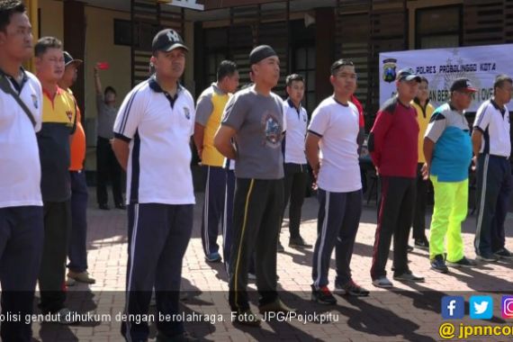 Para Polisi Gendut Dihukum Lari Keliling Mapolres - JPNN.COM