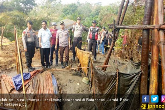 Polisi Baru Tutup 45 Sumur Minyak Ilegal di Batanghari - JPNN.COM