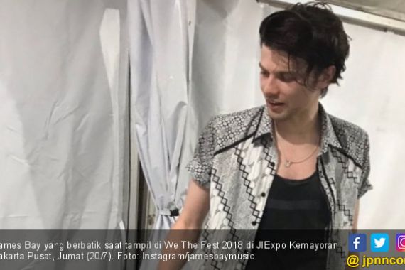 James Bay Pakai Batik untuk We The Fest 2018 - JPNN.COM