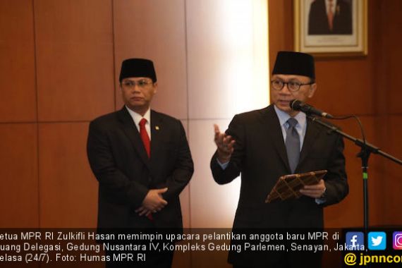 Zulkifli Hasan Lantik Lima Anggota Baru MPR - JPNN.COM