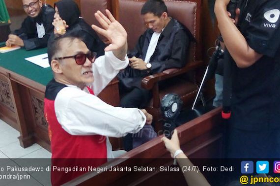 Tio Pakusadewo Akhirnya Divonis 9 Bulan Penjara - JPNN.COM