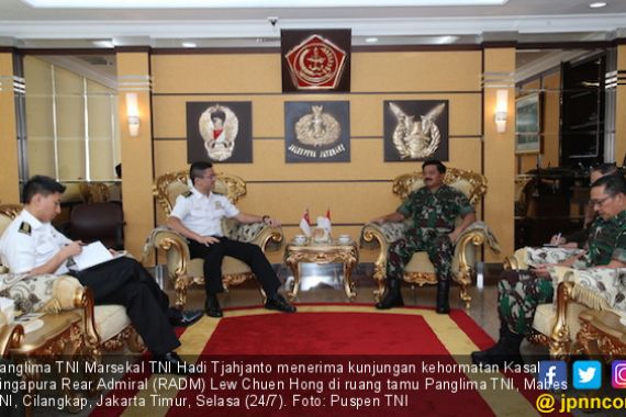 TNI - AB Singapura Bersama Menjaga Perairan Selat Malaka - JPNN.COM