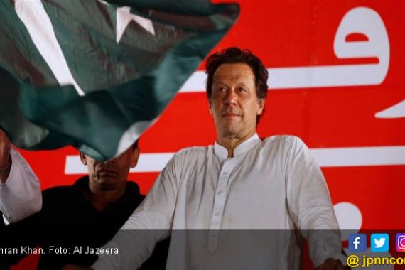 Dilindungi Rakyat, Eks PM Pakistan Imran Khan Tak Jadi Ditangkap Polisi - JPNN.COM