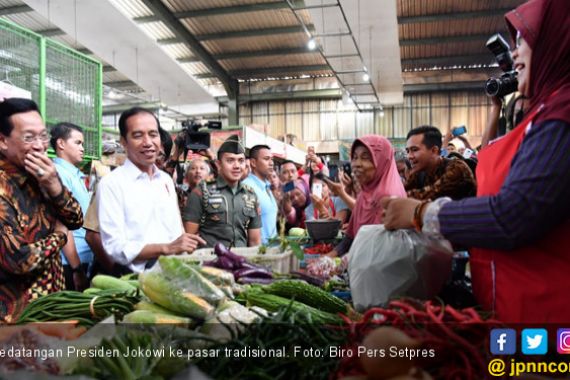 Jokowi Dorong Digitalisasi Pasar Tradisional - JPNN.COM