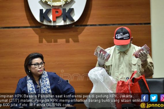 Uang Dugaan Suap Bupati Lampung Selatan Mengalir ke PAN? - JPNN.COM