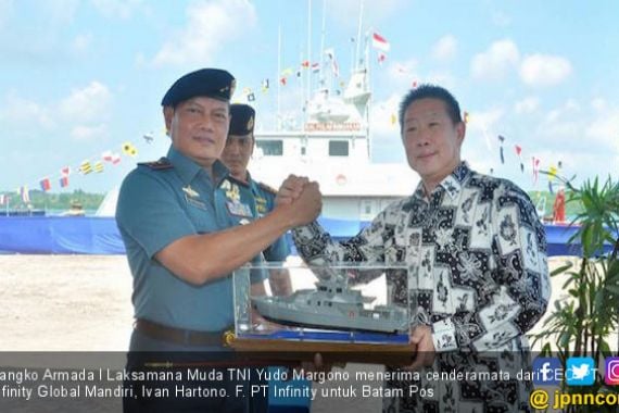 Dua Kapal Patroli Kamla Buatan Batam Diserahkan ke TNI AL - JPNN.COM