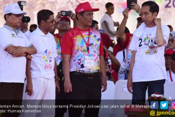 Jokowi - Mentan Jalan Sehat Bersama 1 Juta Warga Makassar - JPNN.COM
