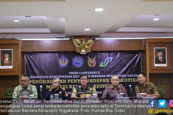 Bea Cukai Yogyakarta Mengendus Sabu-sabu di Tas Penumpang - JPNN.COM