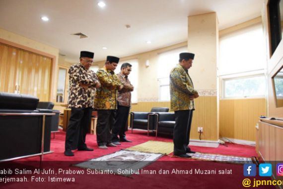 Allahuakbar! Habib Salim jadi Imam, Prabowo Makmumnya - JPNN.COM