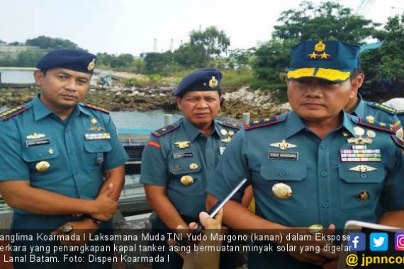 TNI AL Tangkap Kapal Tanker Asing Bermuatan 2.500 Ton Solar - JPNN.COM